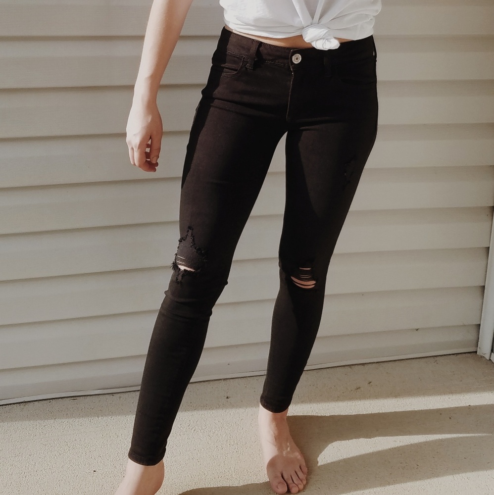 Black ripped american eagle jeggings